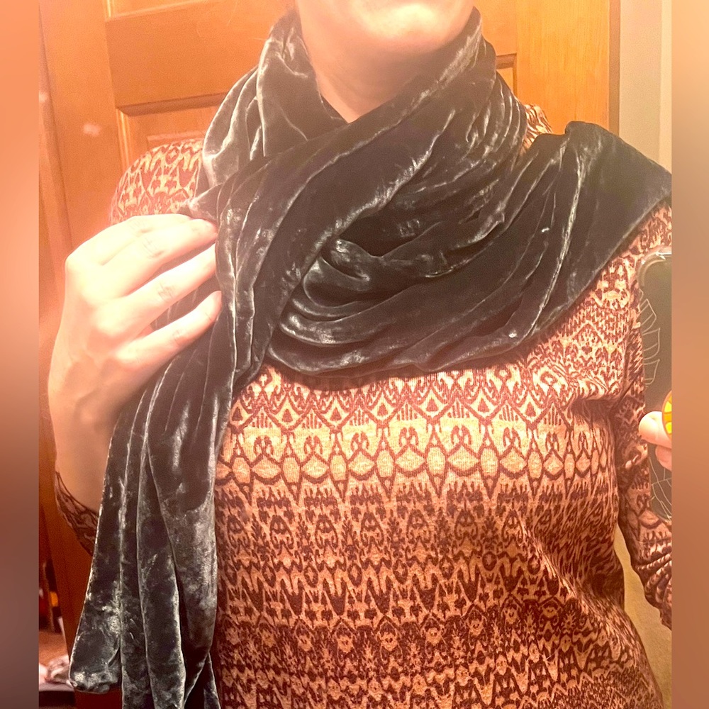 Velvet Scarf 🧣 a deep green-blue color. So soft!